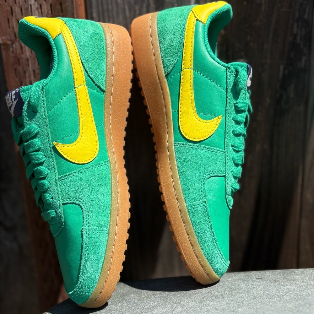 Nike Women’s Field General Retro Shoes - Picture 4 of 16